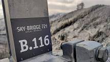 Na Dolní Moravě začala zima, zasněžování sjezdovek jede na plné obrátky. Jiné výhledy nabízí nejdelší visutý most na světě Sky Bridge 721.