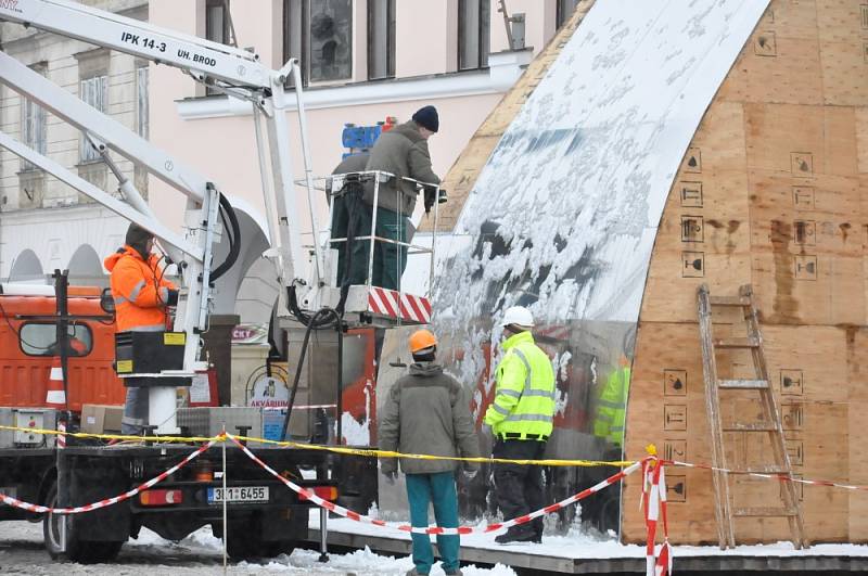 Neviditelná Perská věž zmizela z náměstí v Litomyšli