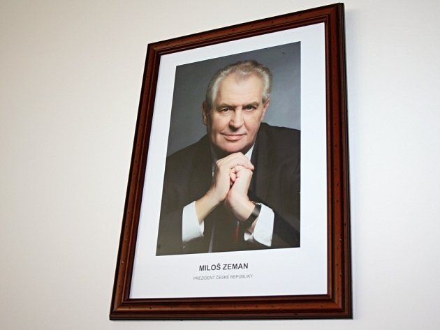 Portrét Miloše Zemana.