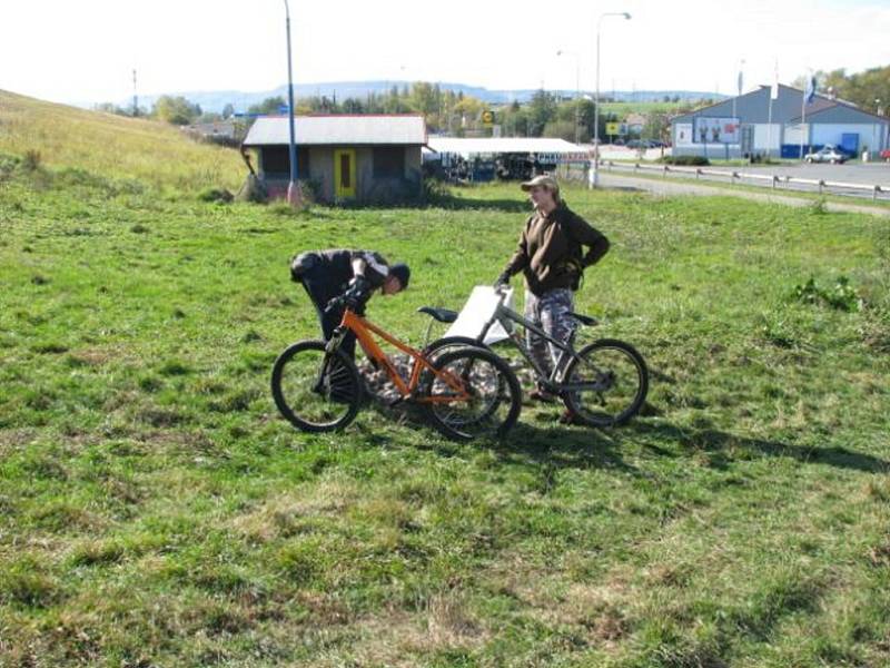 Položit základy nové rozhledny Na Pastvisku přišlo o víkendu hodně lidí