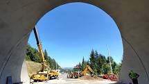 Rekonstrukce Hřebečského tunelu na I/35 jde do finále. Po stavební části přijde na řadu moderní technologie.