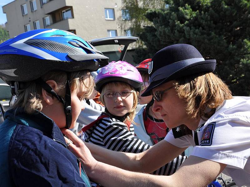 Učitelé s policisty připravují v Brněnci soutěž pro školáky.