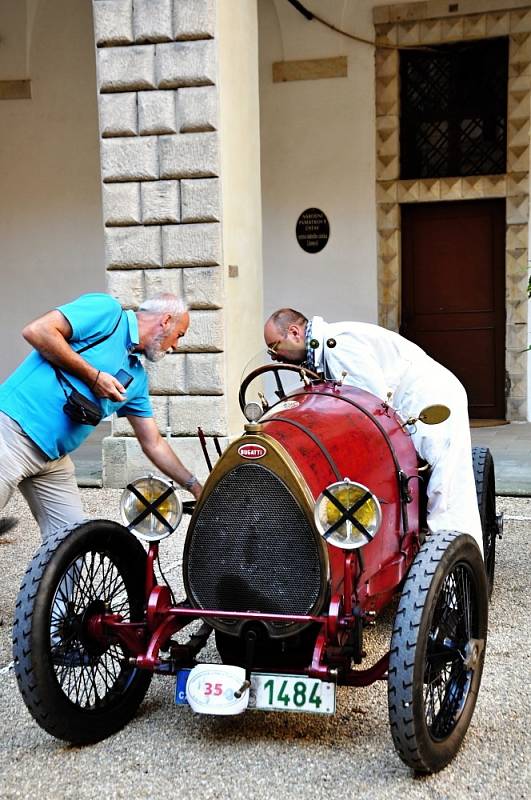 V Litomyšli si dali sraz milovníci historických automobilů.