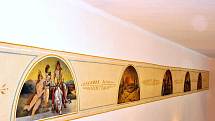Volné kopie maleb z foyer Národního divadla od Mikoláše Alše v kulturním domě v Koclířově.