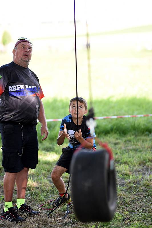 Extrémní závod Ares Race v Hradci nad Svitavou přilákal stovky dětských i dospělých závodníků.