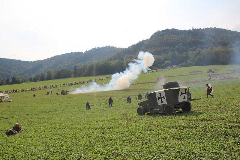 Historická bitva v Mladějově na Moravě připomněla období první světové války. Na bitevním poli se utkali vojáci ruské a rakouské armády.