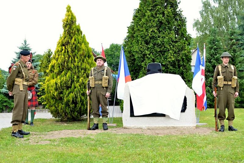 Slavnostní odhalení pomníku Aloisi Vreclovi v Cerekvici nad Loučnou.