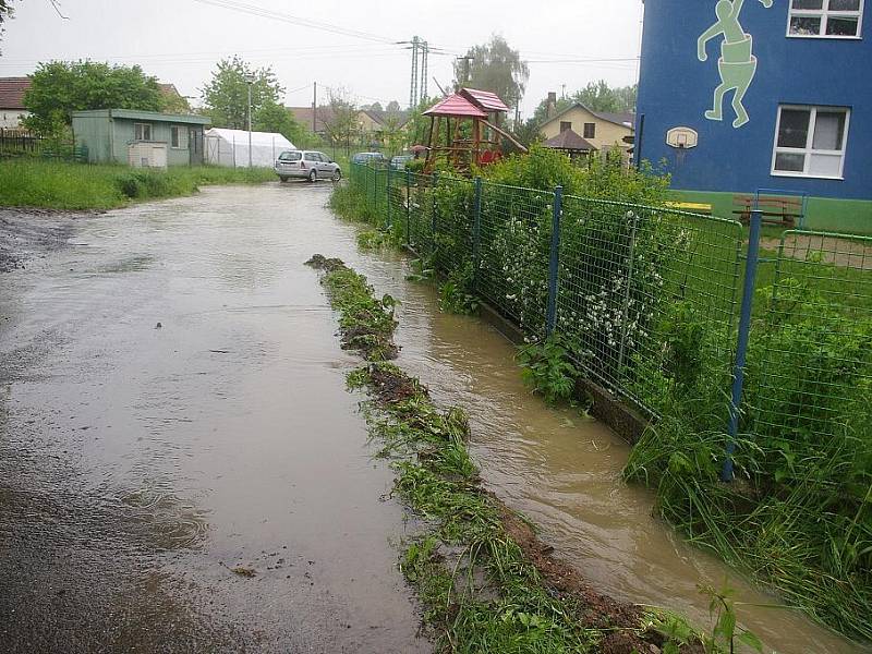 Vytrvalý déšť komplikuje život lidem na Svitavsku.