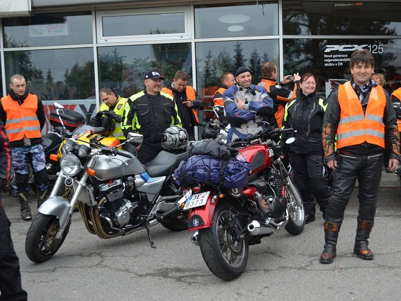 Motorkáři vyjeli v sobotu na svou první letošní společnou vyjížďku. Sraz měli jako vždy v Janově.