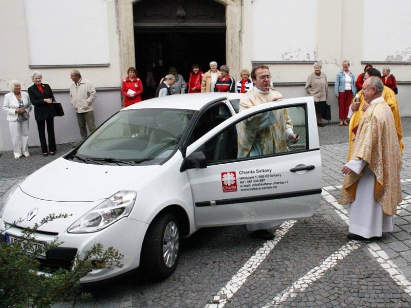 Svitavská charita má nové auto. Na jeho nákup použili  výtěžek z Tříkrálové sbírky.