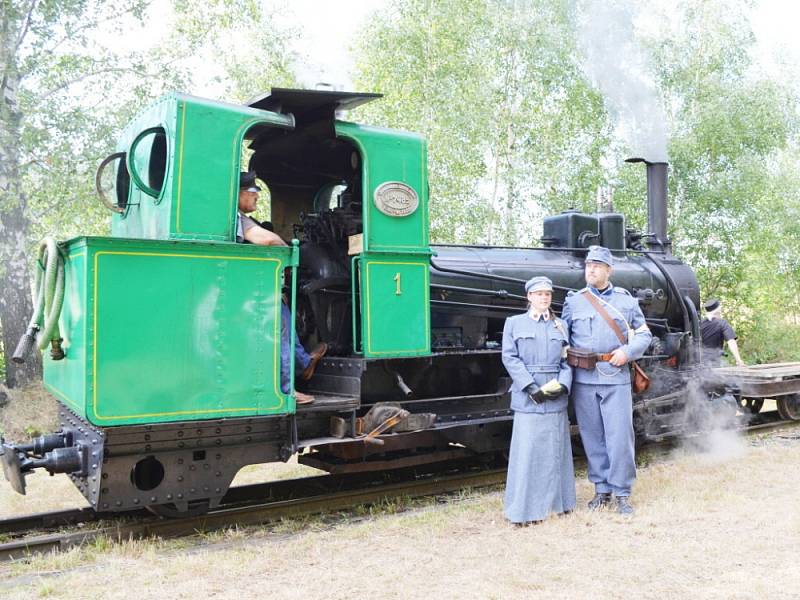 Diváci, kteří přijeli v sobotu do Mladějova,  nepřišli o pořádnou podívanou. Rakušané použili v boji proti Rusům i plamenomet. V lazaretu sténali zranění. Tomu všemu přihlíželi i dámy v dobových róbách. 