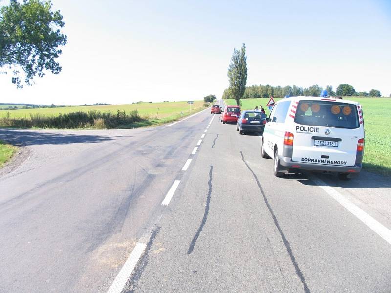 Na hlavním tahu ze Svitav na Poličku se srazila dvě osobní auta