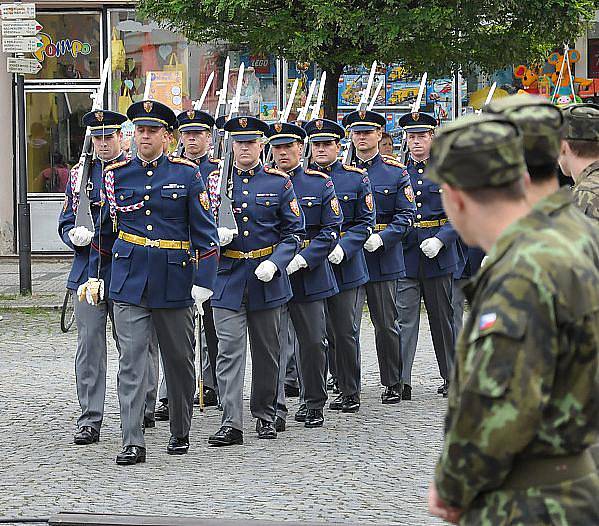 Střední vojenská škola v Moravské Třebové slavila 75 let od založení. Své umění předvedla i Hradní stráž Pražského hradu.