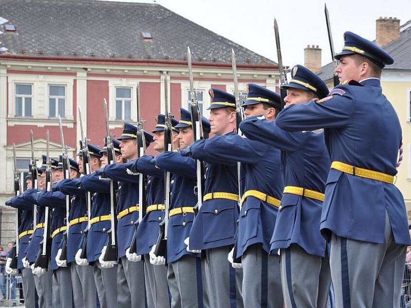 Střední vojenská škola v Moravské Třebové slavila 75 let od založení. Své umění předvedla i Hradní stráž Pražského hradu.