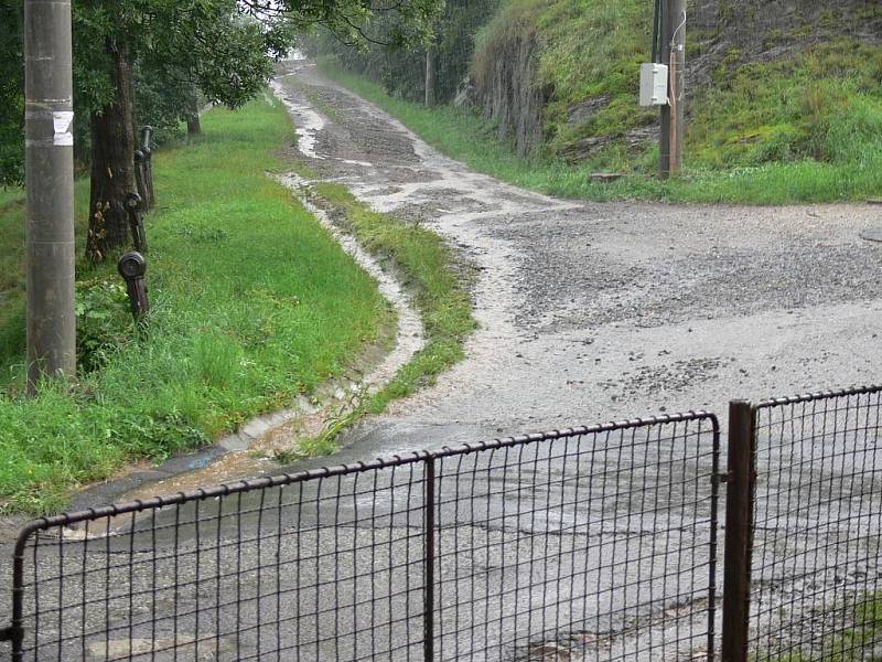 Silný déšť zdvihl hladinu vody, která zaplavila sklepy v Moravské Třebové.