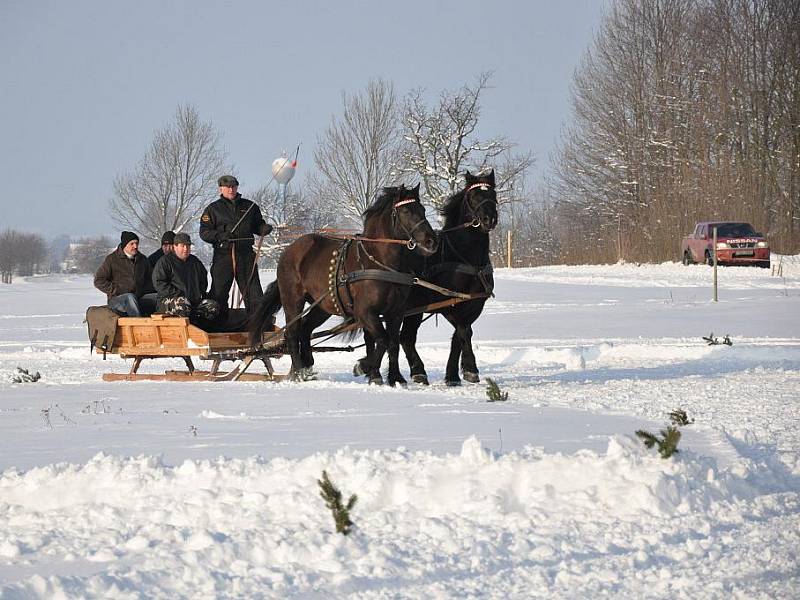 V Janově si dali dostaveníčko vyznavači horseskijöringu.