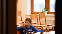 V Základní škole v Dolním Újezdu chybí učitelé, ale školu zavírat nechtějí.