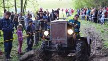 Traktůrky, traktory a další stroje proháněli v sobotu jejich majitelé v Březinách. Místní, ale i borci z okolí dokazovali svou zručnost. Zvládli i jízdu terénem.