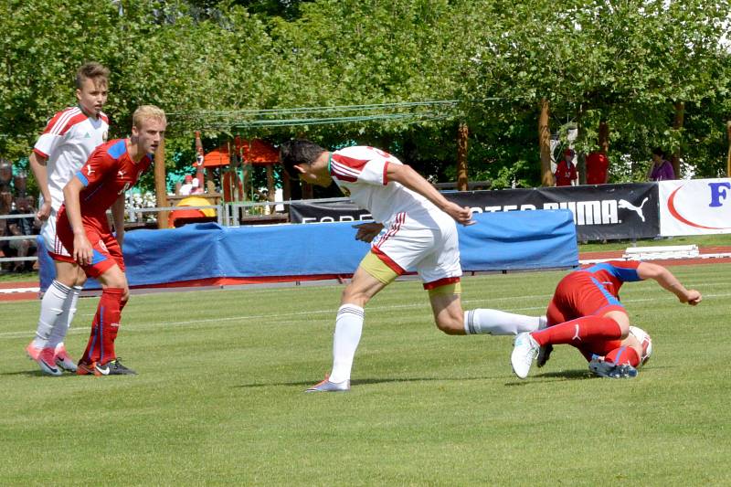 Reprezentační šestnáctky na Svitavském stadionu.