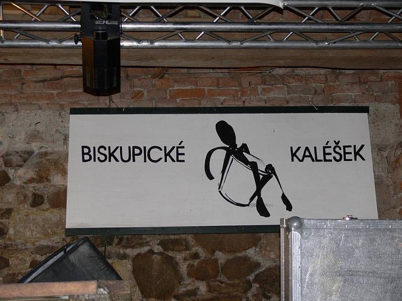 Den před vypuknutím Biskupického kaléšku. 