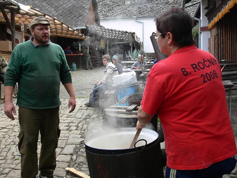 Den před vypuknutím Biskupického kaléšku. 