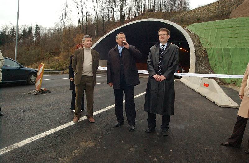 Hřebečský tunel čeká dlouhá uzavírka. Připomeňte si, jak šel čas s tunelem.