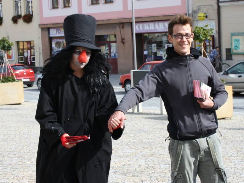 Na mezinárodní festival pantomimy přijeli do Poličky mimové z různých koutů Evropy.