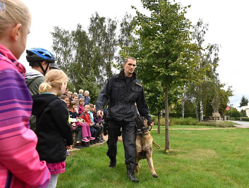 Střelba a zásah policejních psů v Dolním Újezdu