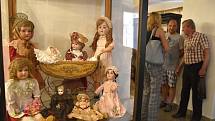 Sběratelka Eva Procházková vystavuje v Poličce část své rozsáhlé sbírky historických panenek.