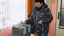 V Radkově v sobotu proběhly dodatečné komunální volby. K urně ve volební místnosti na obecním úřadě přišlo 91 ze 101 voličů.