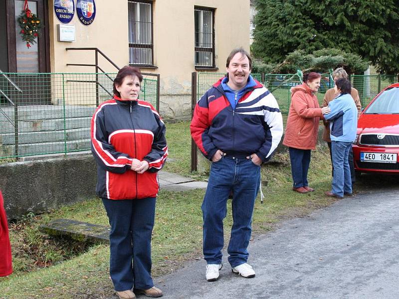 V Radkově v sobotu proběhly dodatečné komunální volby. K urně ve volební místnosti na obecním úřadě přišlo 91 ze 101 voličů.