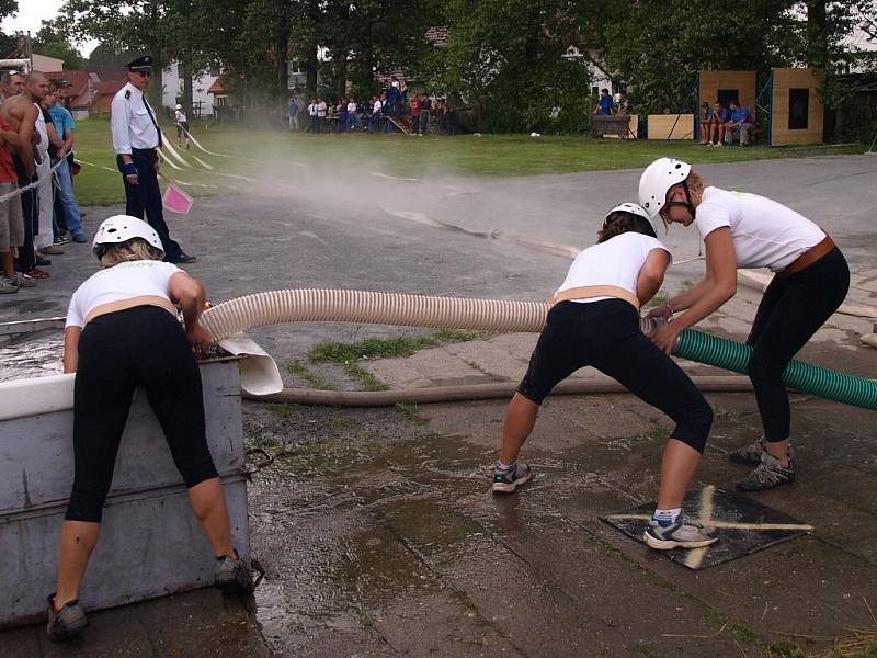 Okresní soutěž v požárním sportu v Sádku u Poličky.