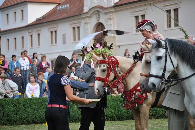 Francouzská zahrada litomyšlského zámku ožila drezurním koktejlem.