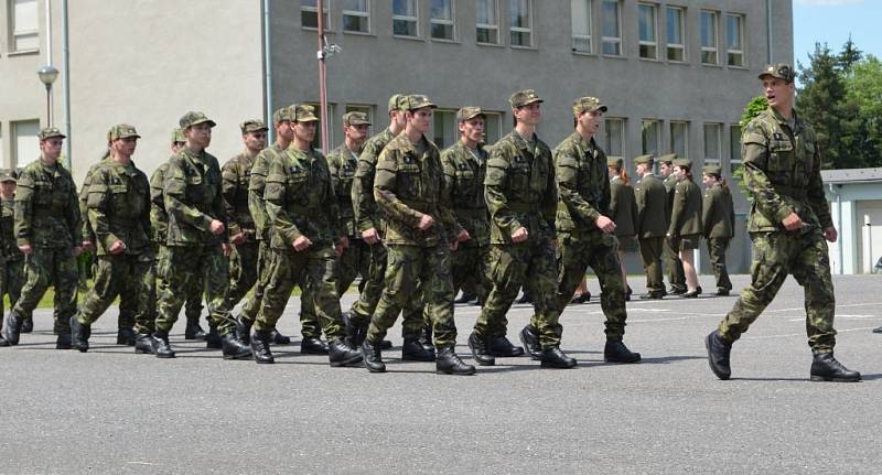 Slavnostní vyřazení maturantů vojenské střední školy v Moravské Třebové.  