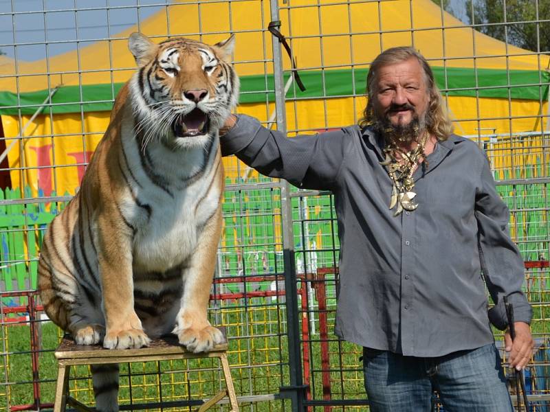 CIRKUS JO-JOO hostuje na svitavské Cihelně. 