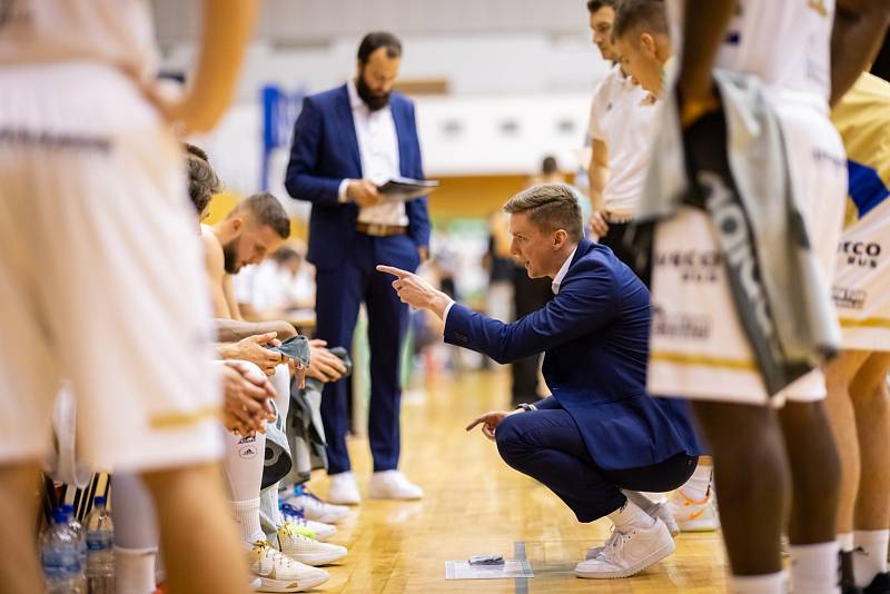 Dekstone Tuři Svitavy vs. Královští sokoli Hradec Králové (80:76).