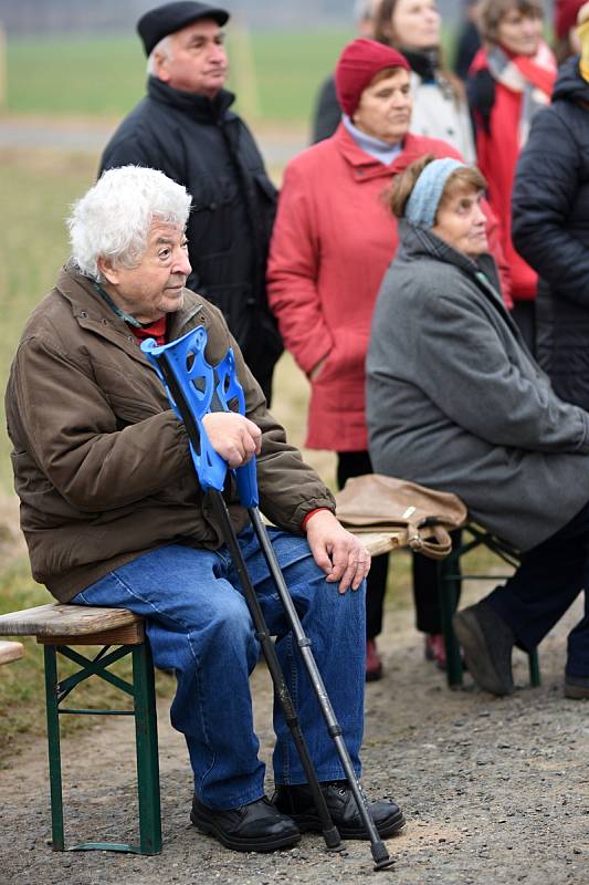 V Čisté otevřeli 17. listopadu u Fajmonovy lípy vyhlídkový chodník.