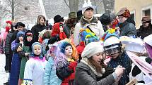 DĚTI SE VESELILY. Různí šaškové, klauni, princezny, ale i policisté nebo hokejista byli k vidění včera na Smetanově náměstí v Litomyšli při tradičním masopustu. 