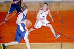 Ani jednou během čtyřiceti minut nepustili svitavští basketbalisté  západočeské protivníky do vedení. I když to v prvním poločase několikrát vypadalo, že se hosté už už chystají převzít otěže střetnutí do svých rukou, domácí jim to nedovolili.