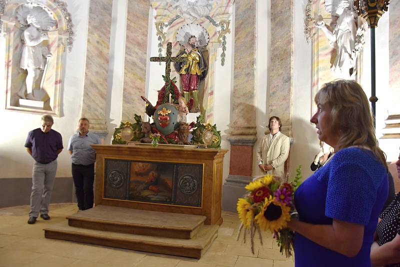 HŘBITOVNÍ KAPLE SVATÉHO ISIDORA v Křenově je unikátní raně barokní památkou. Její rekonstrukce trvala patnáct let. Nyní je celá opravená, a to včetně krásně hrajících varhan.