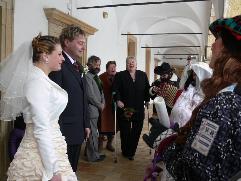 Ludmila a Ladislav z Březové nad Svitavou vykročili do společného života na svátek všech zamilovaných.