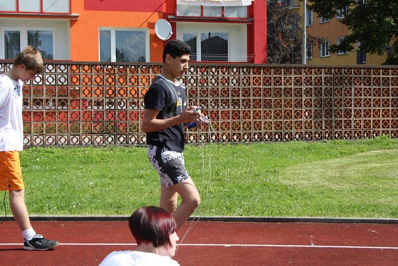 NEJLEPŠÍ družstva a  jednotlivci z  Pardubického kraje  soutěžili  na hřišti Základní školy Palackého v Moravské Třebové o Odznak všestrannosti olympijských vítězů.