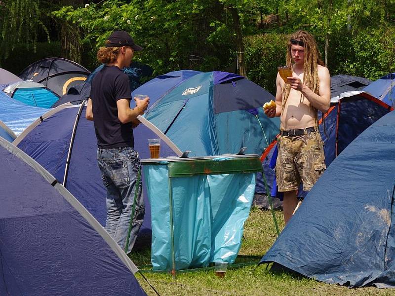 Třináctý ročník hudebního festivalu pod širým nebem Poličské rockoupání.