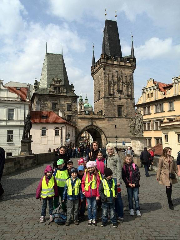 Děti si prohlédly reprezentační prostory Pražského hradu a a podívaly se i po krásách hlavního města.