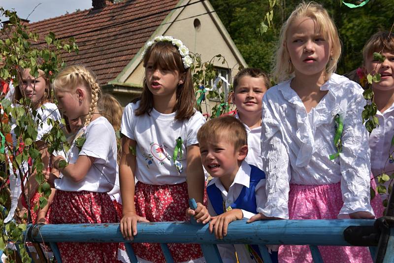 TRSTĚNICE slavila o víkendu dožínky.