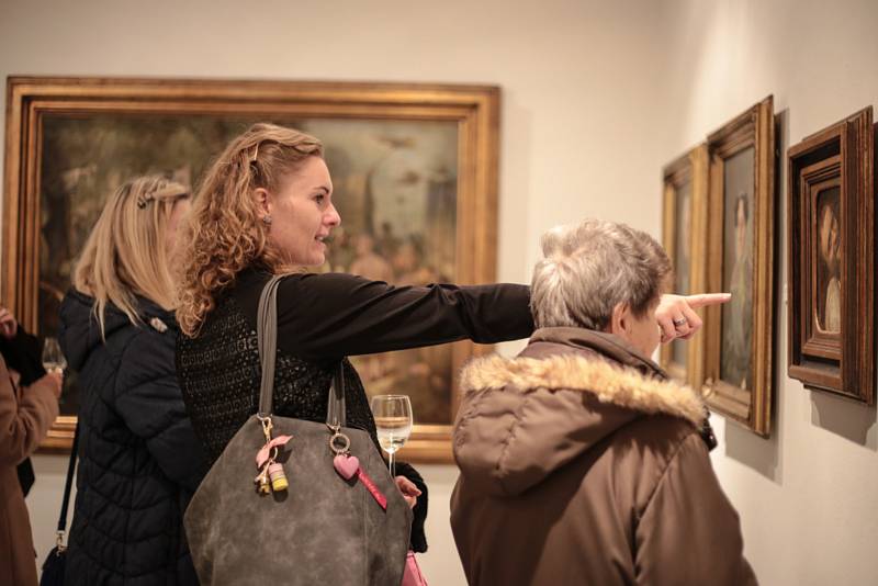 POSLEDNÍ VÝSTAVA v letošním roce představuje díla, která Městské galerie v Litomyšli obdržela od svých mecenášů. Jedná se o velkorysé dary, bez kterých by se sbírka galerie nikdy nemohla pyšnit mnoha výjimečnými díly vysoké umělecké kvality.