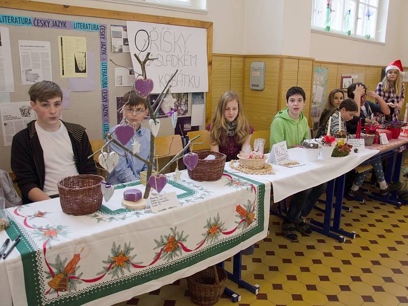 Charity Day na litomyšlském gymnáziu nabídl návštěvníkům celodenní program, mnoho překvapení a zajímavých věcí. 