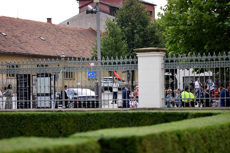 Česká vláda a Evropská komise jednají v Litomyšli. Začíná tak půlroční české předsednictví v Evropské unii.