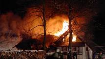 OHEŇ  zničil  vloni také usedlost  v Oldříši  u Poličky.  Na místě zasahovalo několik hasičských jednotek.