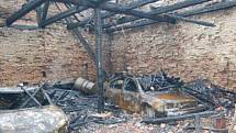 POŽÁR STODOLY.  V pátek 22. února 2008 shořela  v Sebranicích stodola, kde byly dva vozy